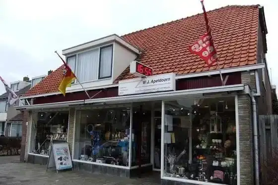 Firma W.J. Apeldoorn van buitenaf